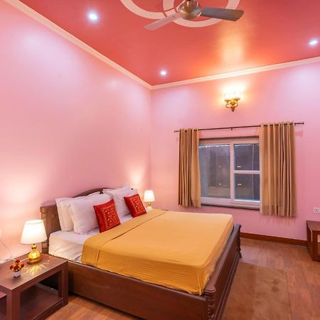 Stayvista At Maple Farms With Pool, Bbq & Bonfire Sohna Esterno foto