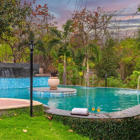 Stayvista At Maple Farms With Pool, Bbq & Bonfire Sohna Esterno foto