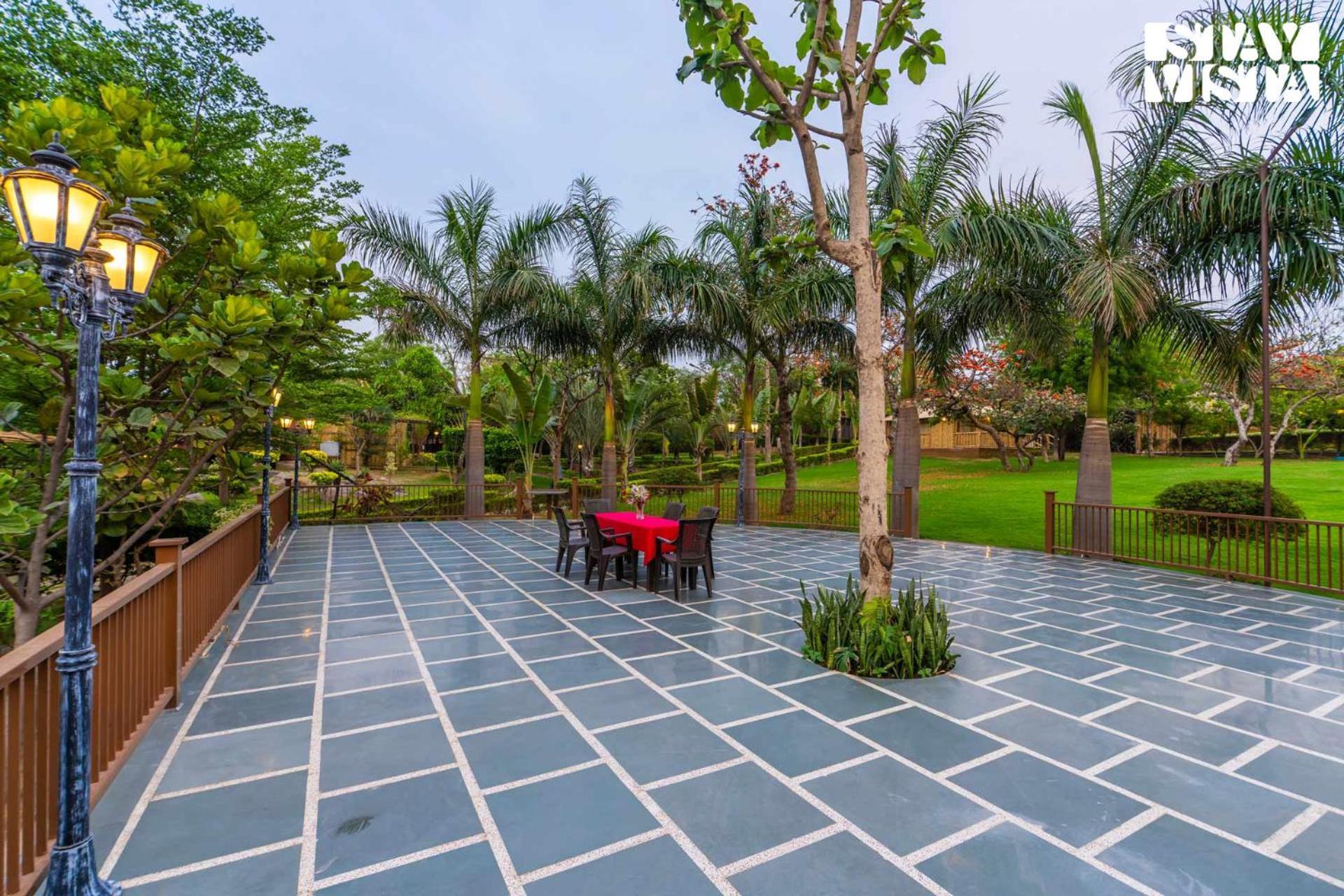 Stayvista At Maple Farms With Pool, Bbq & Bonfire Sohna Esterno foto