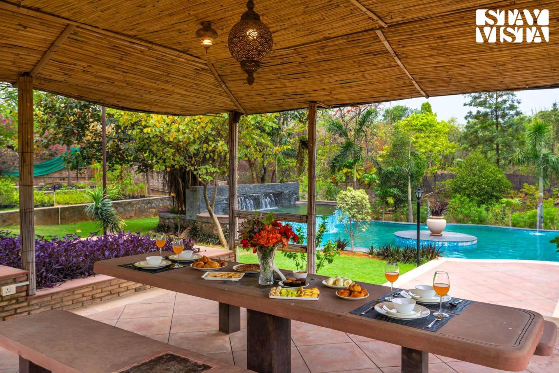 Stayvista At Maple Farms With Pool, Bbq & Bonfire Sohna Esterno foto