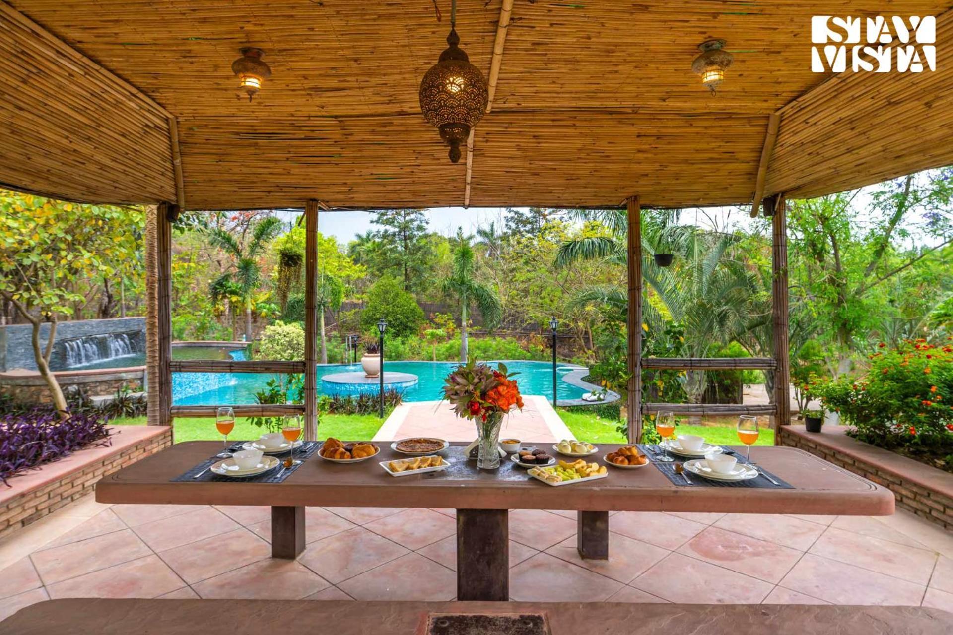 Stayvista At Maple Farms With Pool, Bbq & Bonfire Sohna Esterno foto