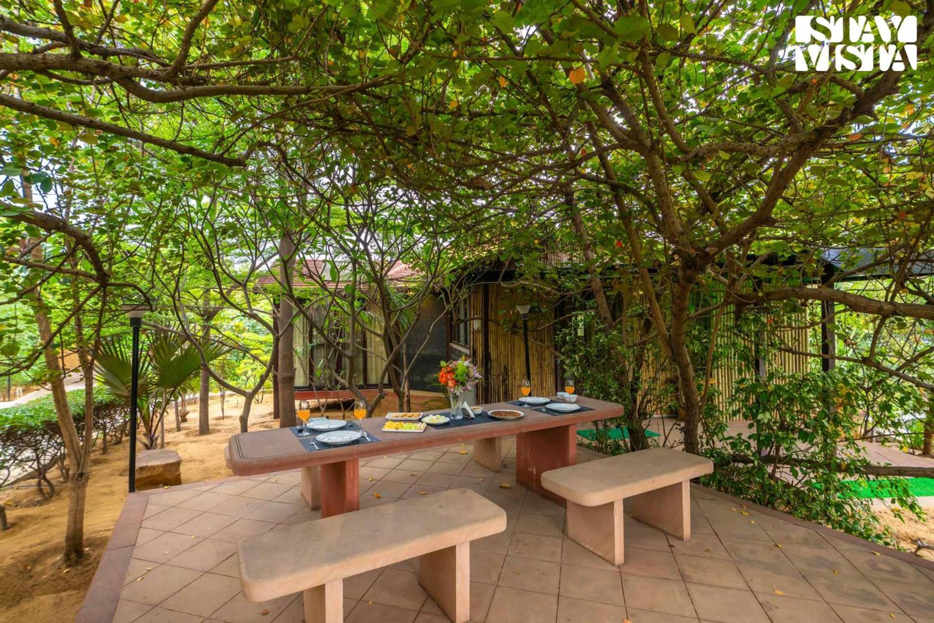 Stayvista At Maple Farms With Pool, Bbq & Bonfire Sohna Esterno foto