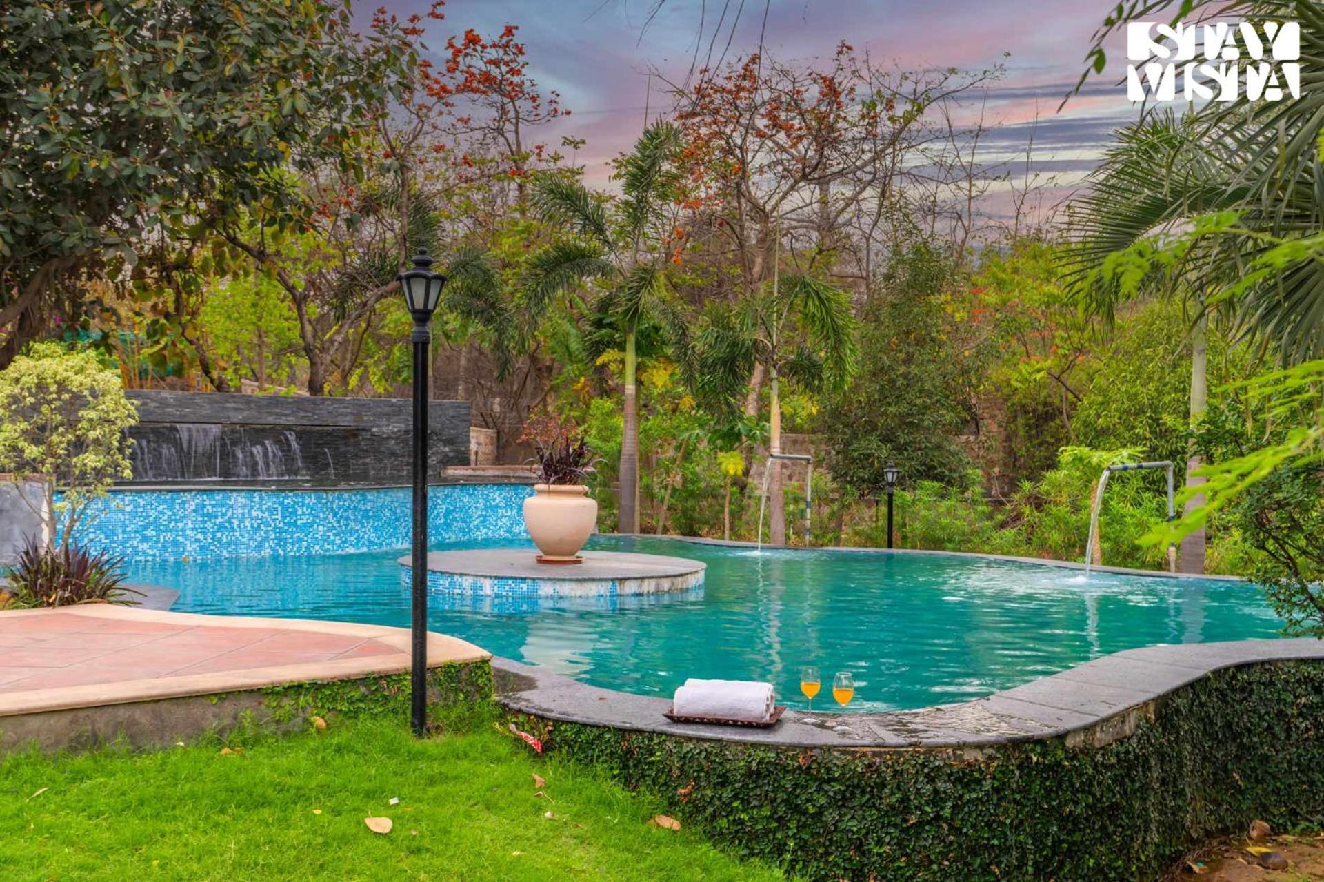 Stayvista At Maple Farms With Pool, Bbq & Bonfire Sohna Esterno foto